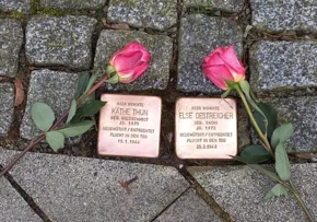 Holocaust-Gedenken an Stolpersteinen in Meiningen (©Kirchenkreis Meiningen)