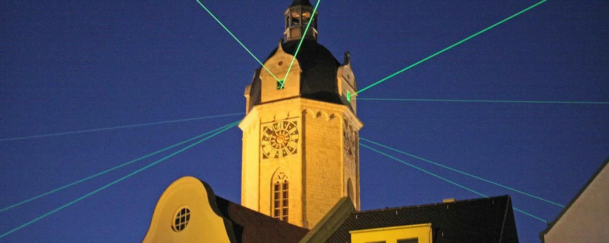 Stadtkirche Jena mit Lichteffekten (© Johannes Schleußner Kirchenkreis Jena)