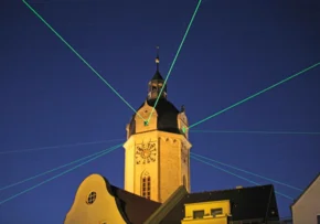 Stadtkirche Jena mit Lichteffekten (© Johannes Schleußner Kirchenkreis Jena)