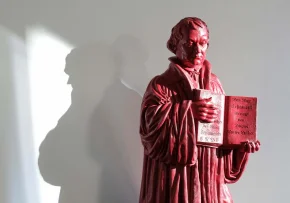 Luther-Figur von Ottmar Hoerl (epd-Bild Norbert Neetz) | Foto: epd-Bild Norbert Neetz