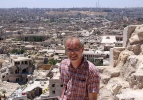 Christian Kurzke vor der Stadt Aleppo | Foto: Privat