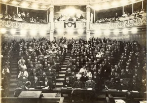 Abgeordnete der Nationalversammlung im Sitzungssaal (DNT) 1919 (Stadtmuseum Weimar) | Foto:  Stadtmuseum Weimar