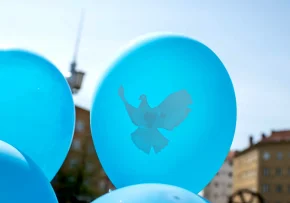 Ballon mit Friedenstaube (epd-Bild Christian Ditsch) | Foto: epd-Bild/Christian Ditsch