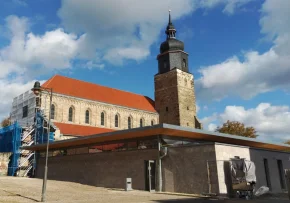 Klosterkirche Thalbürgel mit Neubau Melanchthonhaus (© Anne Waschnewski) | Foto: Anne Waschnewski